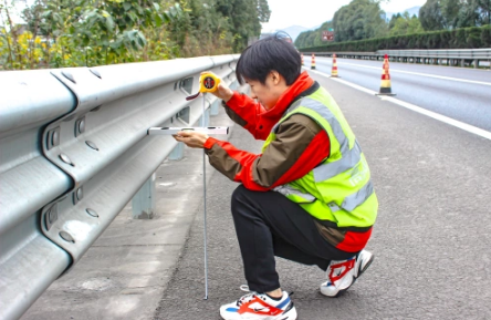 橫梁中心高度檢測